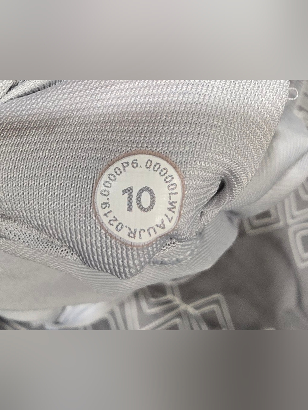 Lululemon Hotty Hot Lined Shorts Size 10 - Picture 7 of 7